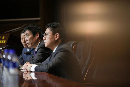 由张吃鱼执导，沈腾、马丽领衔主演的开心麻花科幻喜剧《独行月球》发布定档预告及海报，宣布将于今年7月29日全国上映